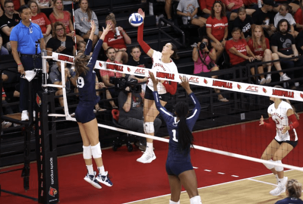 Sweeps for Louisville, Tennessee; UCLA upsets UH; GT, Baylor, Creighton win Sweeps for Louisville, Tennessee; UCLA upsets UH; GT, Baylor, Creighton win