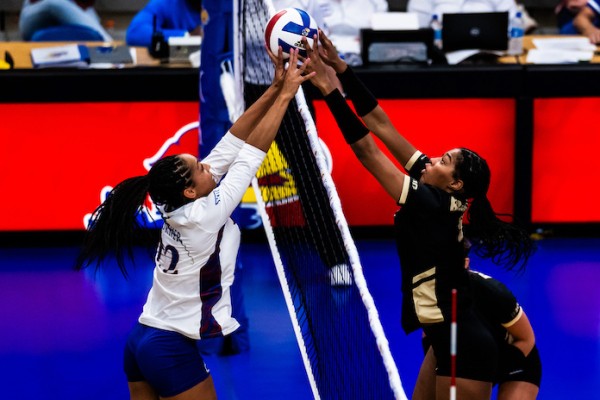 Wisconsin sweeps Arkansas; Oregon, BYU, Tennessee, Purdue win